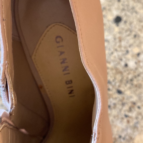 Gianni Bini Cream/Tan Zipper Heels Booties 8.5 - Picture 7 of 9